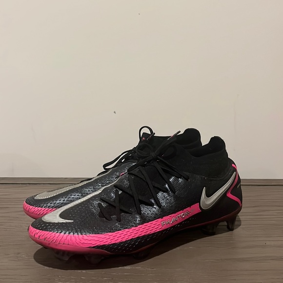 Athletic_Shoes